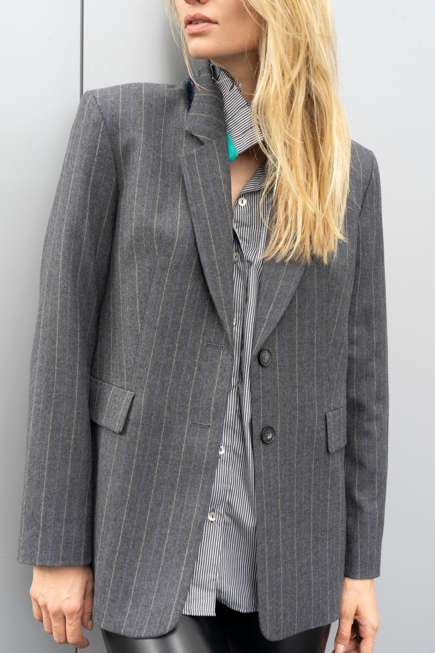 La Audrey - Oversized blazer jacket Wool with white chalk stripes Blue & gold paisley print lining